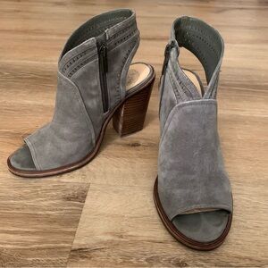 Women’s Vince Camuto Gray Suede Koral Peep Toe Ankle Booties, Size 7